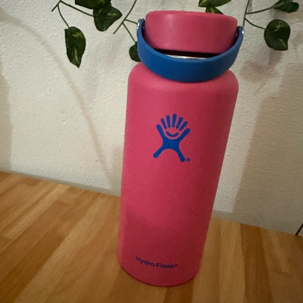 32 oz Fuchsia Hydro Flask